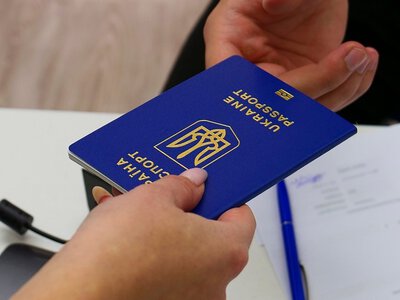 Не только штраф: украинцев предупредили о рисках, связанных с просроченным паспортом