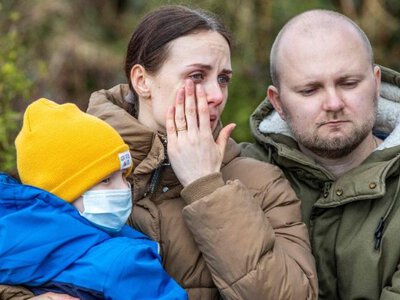 Кому война, кому — шоу: пока в Киеве горела Лавра, у Белого дома развлекались
