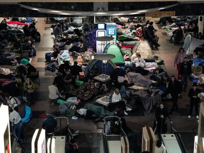 Київське метро вдруге за місяць прийняло рекордну кількість людей під час нічного обстрілу