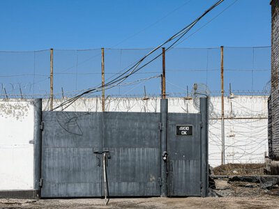  Запрещенные предметы пытались перебросить в колонию в Усть-Каменогорске 