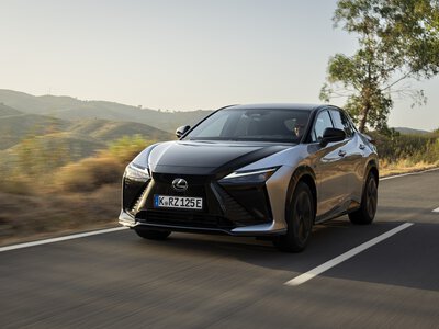 Руль-штурвал и 4,4 с до сотни: на украинский рынок вышел новый электрокар Lexus (фото)