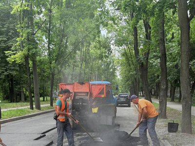 У Запоріжжі ремонтують дорогу на вулиці Вроцлавській
