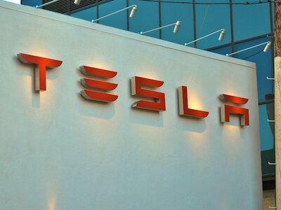 Tesla предоставила регуляторам ЕС сомнительные данные о безопасности своего автопилота