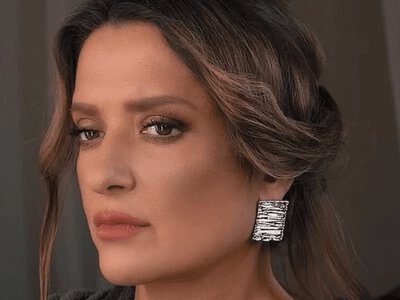Могилевська з родиною повернулася до України з відпустки й показала свій знеструмлений дім під Києвом