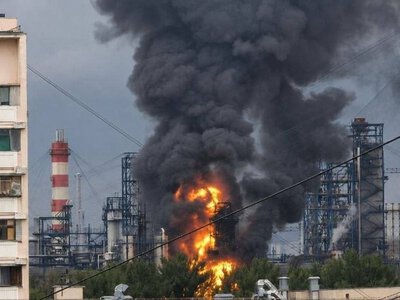 Дроны атаковали Москву: пылает НПЗ, расположенный в 15 километрах от Кремля.