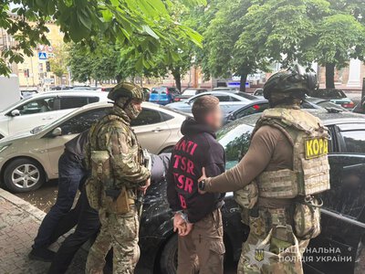 У Запоріжжі затримали торговця зброєю: продавав автомат за 2000 доларів