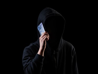  1,5 млрд тенге исчезли у пожилых алматинцев после звонков от госорганов 