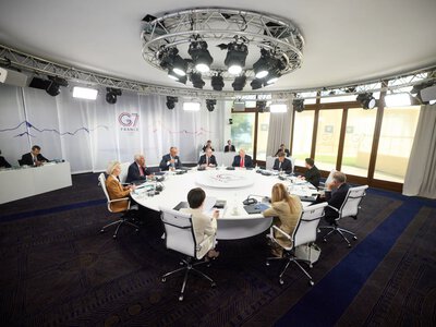 Зеленский обсудил с Трампом лицензии на антибаллистику, в G7 пообещали помощь и поддержали давление на рф