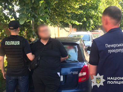 Нацполиция задержала «должностного» комитета во время получения $20000 за обещание «отмазать» от армии
