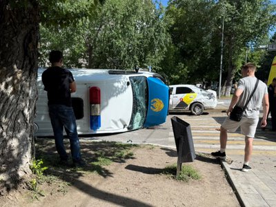  Полицейский автозак протаранил легковушку в центре Костаная 