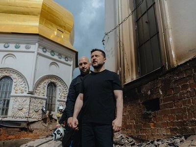 Зеленский показал Трампу фотографии последствий российского удара по Киево-Печерской Лавре