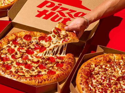  Американская Yum Brands продает сеть пиццерий Pizza Hut инвестфонду LongRange Capital и Yum China за $2,7 млрд 