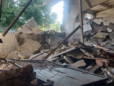 Дрон РФ поразил конно-спортивную школу в Сумской области: погибли лошади (фото)