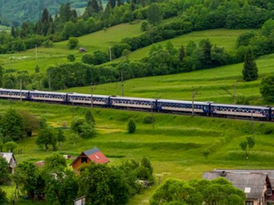 “Укрзалізниця” призначає додаткові поїзди до Карпат і Закарпаття