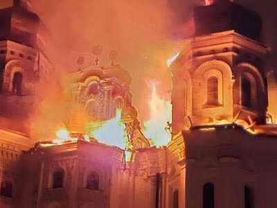 Российский удар по Лавре: момент попадания дрона в Успенский собор запечатлели на видео