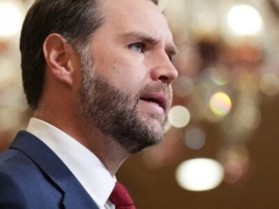 Вэнс упомянул Украину в своей новой книге
