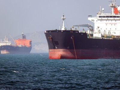Три танкера с иранской сырой нефтью впервые за два месяца покинули Ормузский пролив