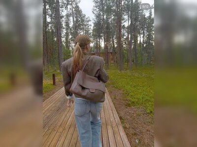 Стоит 8 тысяч евро: жена Пескова скрыла логотип Chanel на роскошной сумке (фото)