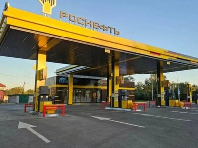 россия впервые за долгое время готовится к импорту бензина морским путем — Reuters