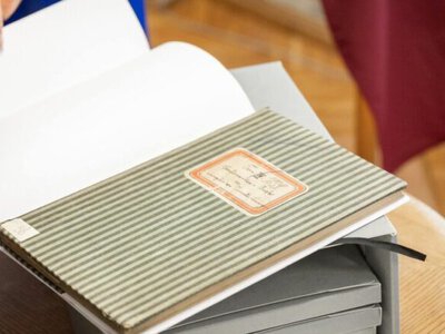 Латвия передала Украине исторические документы украинского происхождения