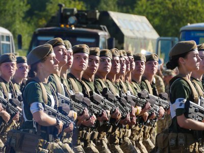 Идут добровольно даже в пехоту: в ВСУ растет количество женщин-военнослужащих