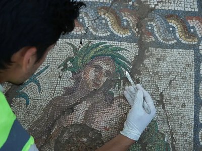 В Турции обнаружили редкую мозаику: на ней изображен молодой бог реки (фото)
