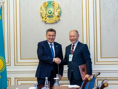 Аким ВКО встретился с послом Монголии