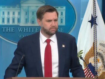 Вэнс отложил поездку в Швейцарию для переговоров с Ираном по ядерной программе