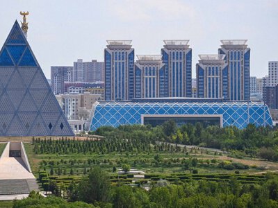  Глава государства встретил президента Черногории во Дворце независимости 