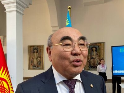 Аскар Акаев приехал в Кыргызстан и предложить продлить президентство  Садыра Жапарова