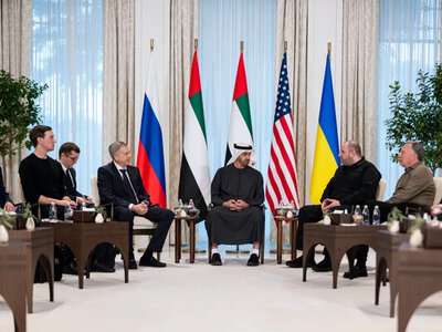 Украина, команда Трампа и Россия возобновили неформальные контакты, обсуждается двухэтапное прекращение огня - The Economist