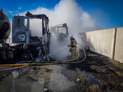 Загорелись бензовозы и газовоз: в Одесской области из-за атаки РФ погиб человек, есть раненые
