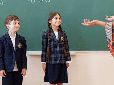 Китай сошьет школьную форму для Грузии: контракт получила недавно созданная компания