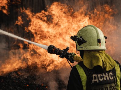 В Харькове россияне обстреляли гражданский автомобиль: пострадал водитель