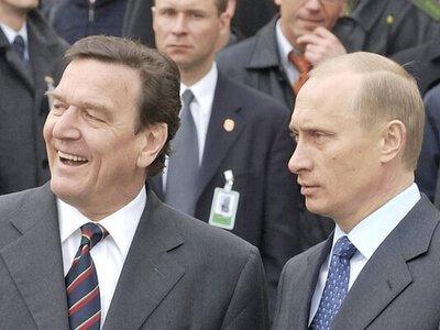 Муссолини, Горти и Шредер: кого Польша не лишила Ордена Белого Орла