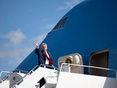 Самый роскошный в мире: Трамп представил свой новый президентский самолет (фото)