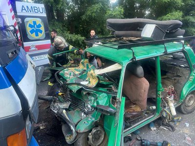 В машине находились шестеро детей: смертельное ДТП произошло в Киевской области (фото 18+) 