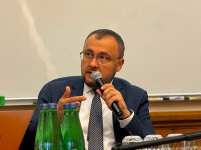 Вынужден вернуть: еще один украинский дипломат отказался от польской награды