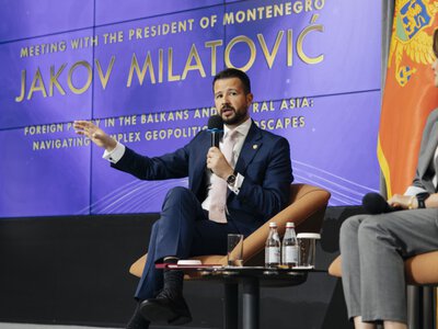  Президент Черногории провел встречу со студентами MNU 