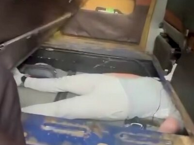 В микроавтобусе обнаружили тайник с «пассажиром», который пытался покинуть Украину (видео)