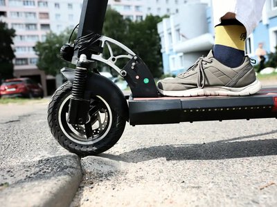 В Измаиле восьмиклассник на электросамокате разбил голову: парень в реанимации