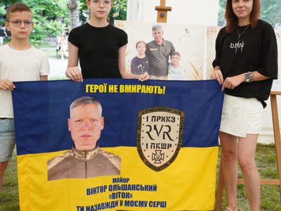 Папа рядом: в Виннице ко Дню отца открылась мемориальная фотовыставка в память о павших защитниках