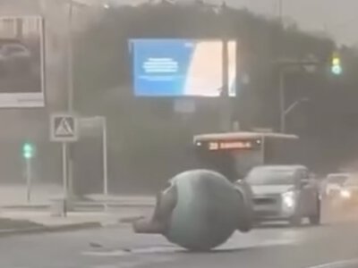  Стихия в Актобе: сильный ветер устроил хаос на улицах города 