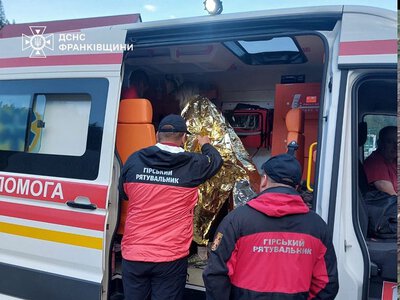 В Карпатах молния ударила в туристку: женщину эвакуировали спасатели
