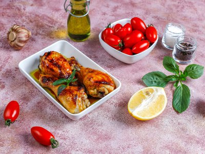 Курица в сливочно-чесночном соусе: быстрый и вкусный рецепт на сковороде