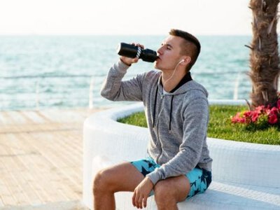 Не только из-за жары: 4 критические ошибки во время путешествия, которые незаметно приводят к обезвоживанию