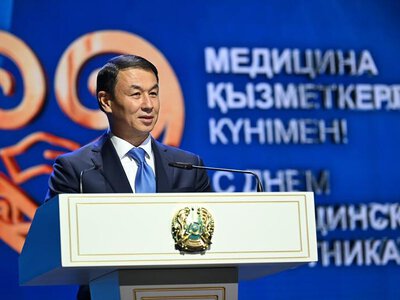 В Алматы чествовали представителей здравоохранения в честь Дня медицинского работника