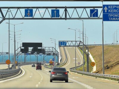 Движение по мосту из РФ в Крым перекрывали 4 раза: скопились пробки