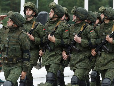 Лукашенко готовит армию в 300 тысяч для вступления в войну: Украина получила отчет оппозиции