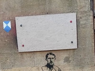 Неизвестные нанесли граффити на памятник архитектуры: администрация Краеведческого музея Николаева обратилась к горожанам